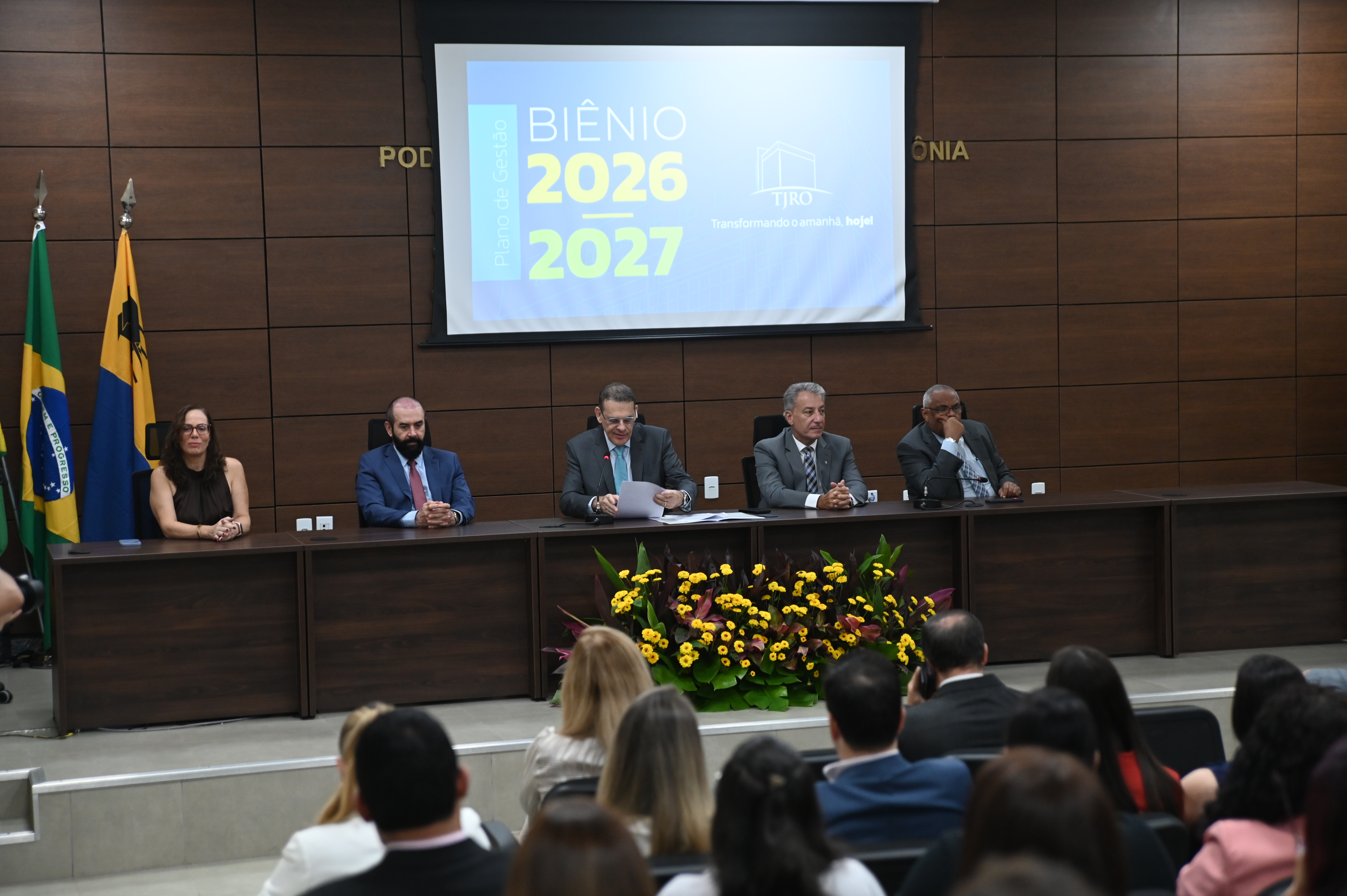 Eixos dos Planos de Gestão da Emeron, da Corregedoria e do TJRO são apresentados aos servidores(as) do Fórum Geral em Porto Velho