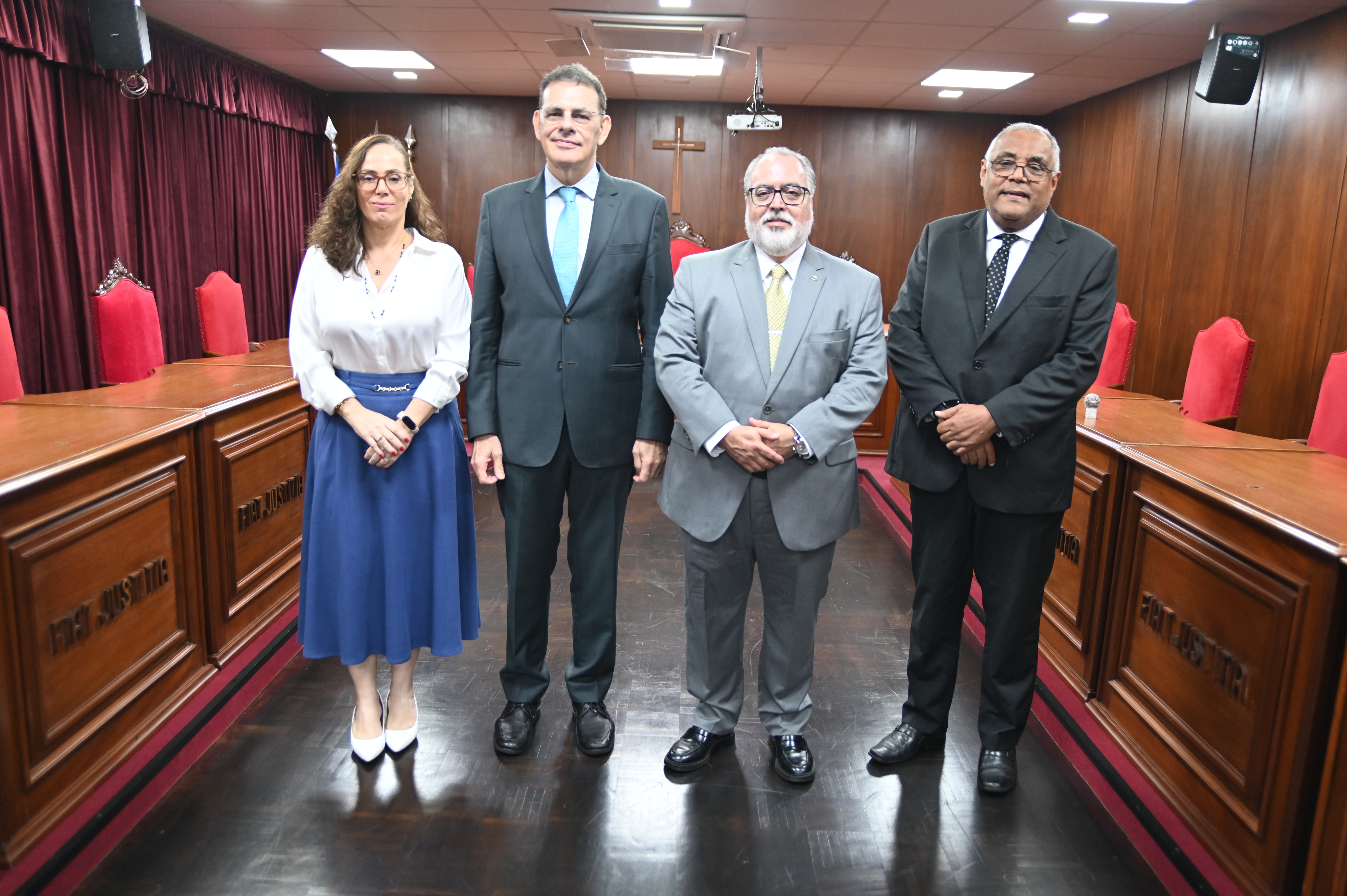 Desembargador Arnoldo Camanho, do Conselho Nacional de Justiça, visita a Emeron