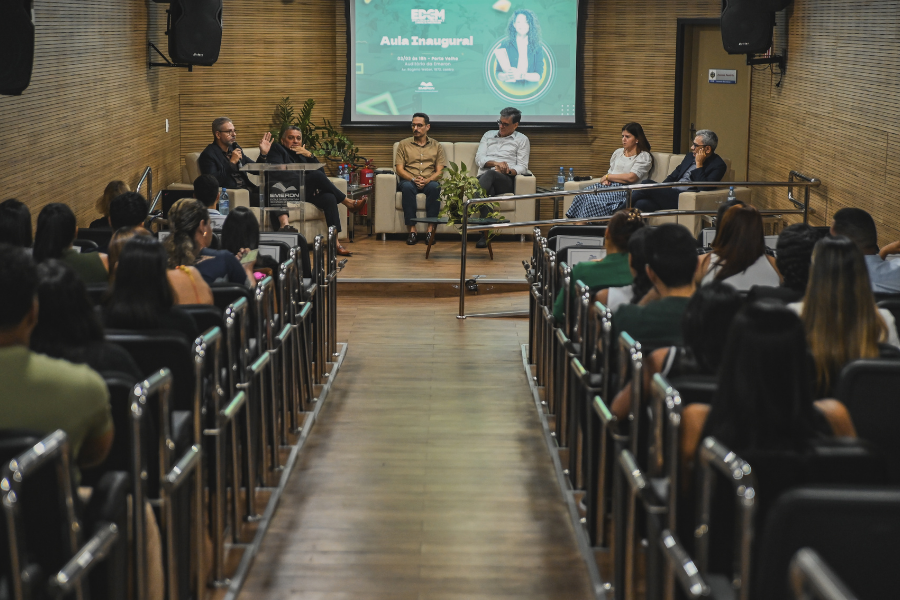 Rodas de conversa sobre “o sonho de ser juiz” e “os desafios reais da magistratura” abrem turmas 2026 da Especialização em Direito para a Carreira da Magistratura